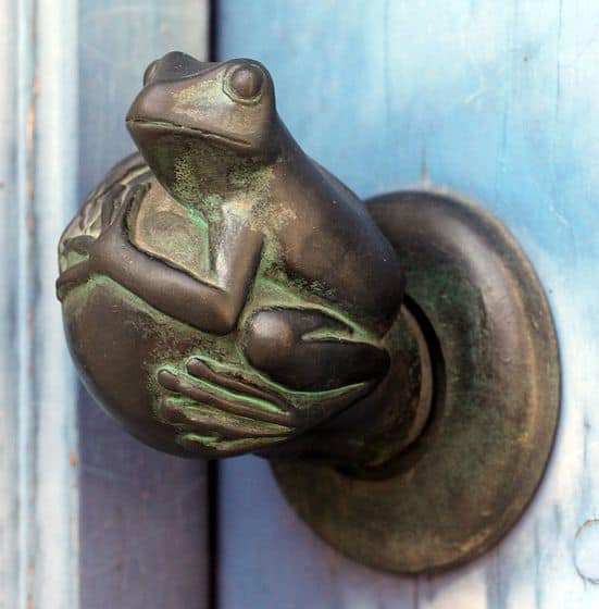 2-17-unique-and-interesting-door-knobs-for-an-appealing-front-door-6