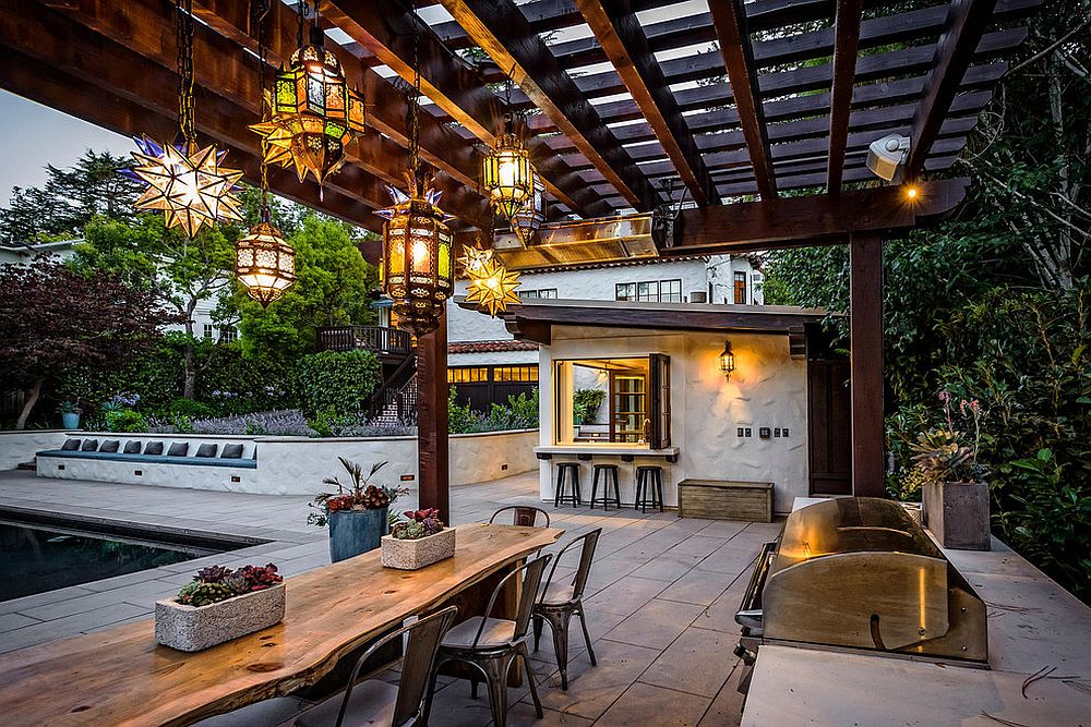 Dazzling-lighting-fixtures-fashion-a-enchanting-backyard