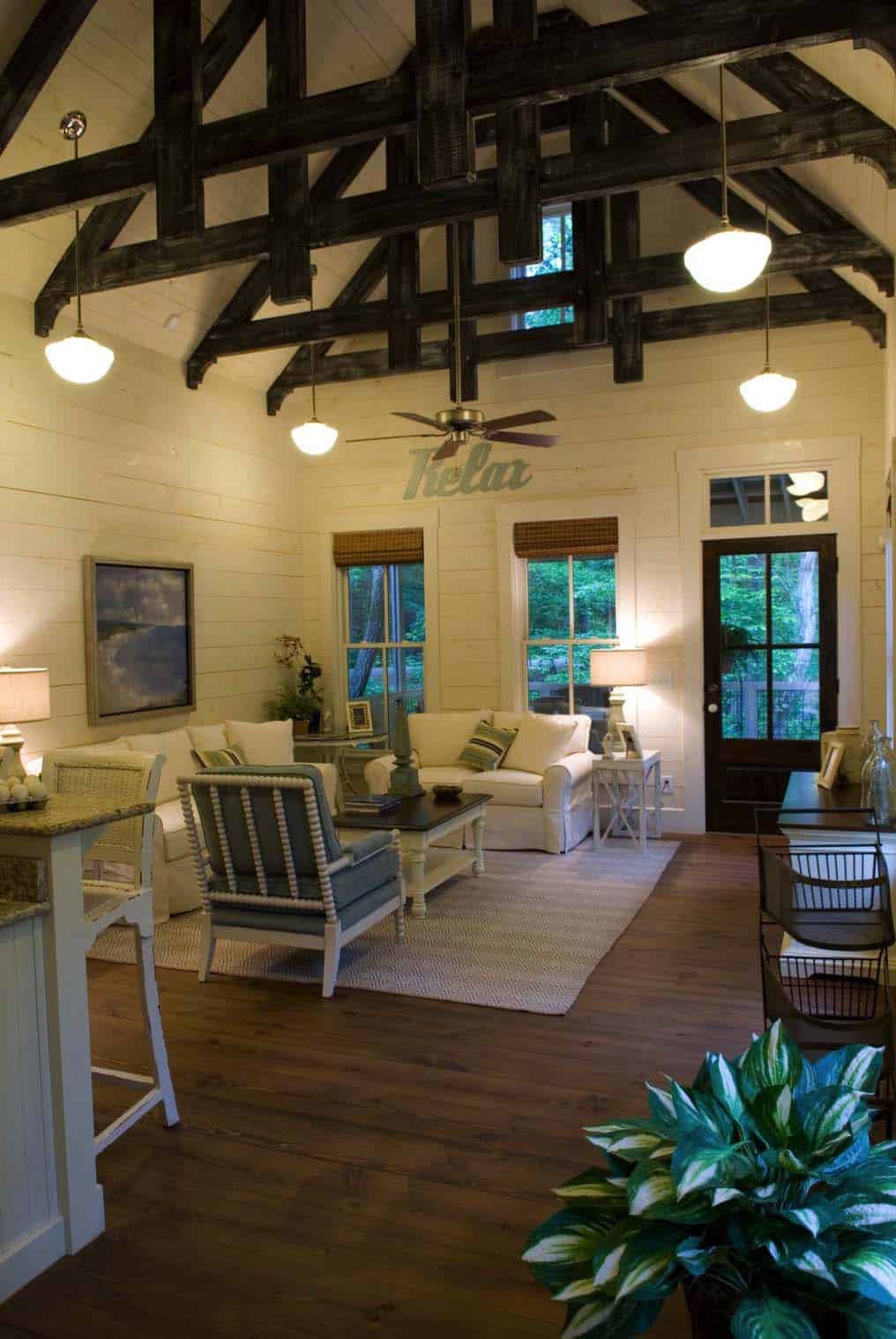Interior-living-spaces-exposed-ceiling-trusses-04-1-kindesign