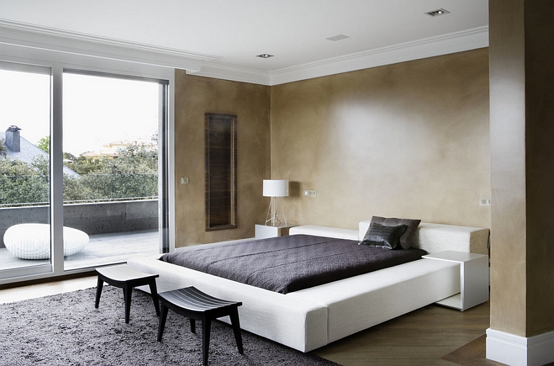 Minimalism-combined-with-a-modern-mediterranean-look-in-the-bedroom