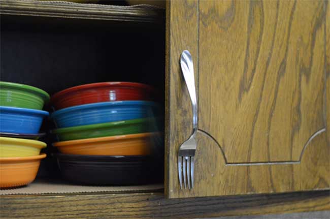 Recycled-diy-fork-cabinet-pull