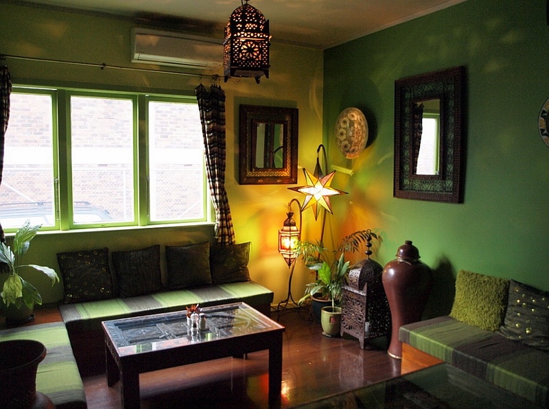 Tropical-colors-coupled-with-moroccan-lantern-and-fabric-in-the-cool-living-room