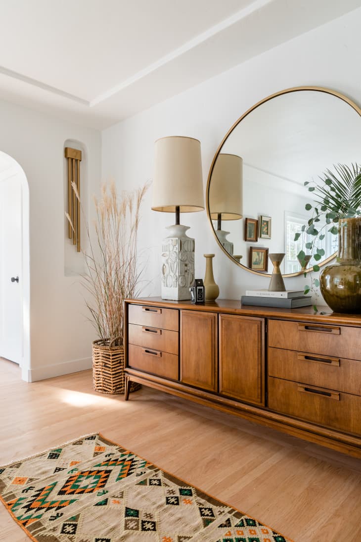 At_house-tours_2020-05_colossus_entrywayart_colossusmfg_srusso