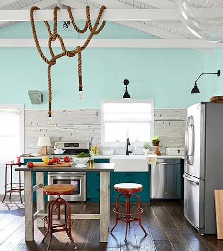 Beach-bungalow-kitchen-turquoise