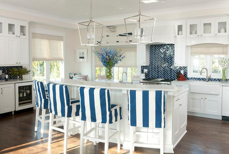 Blue-stripe-stools-at-curved-breakfast-bar