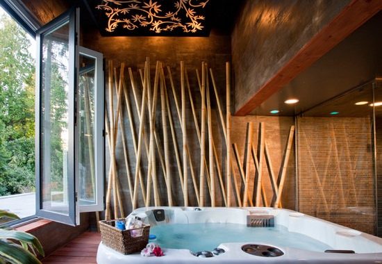 Decorative-bamboo-pole-wall-jacuzi-folding-glass-door