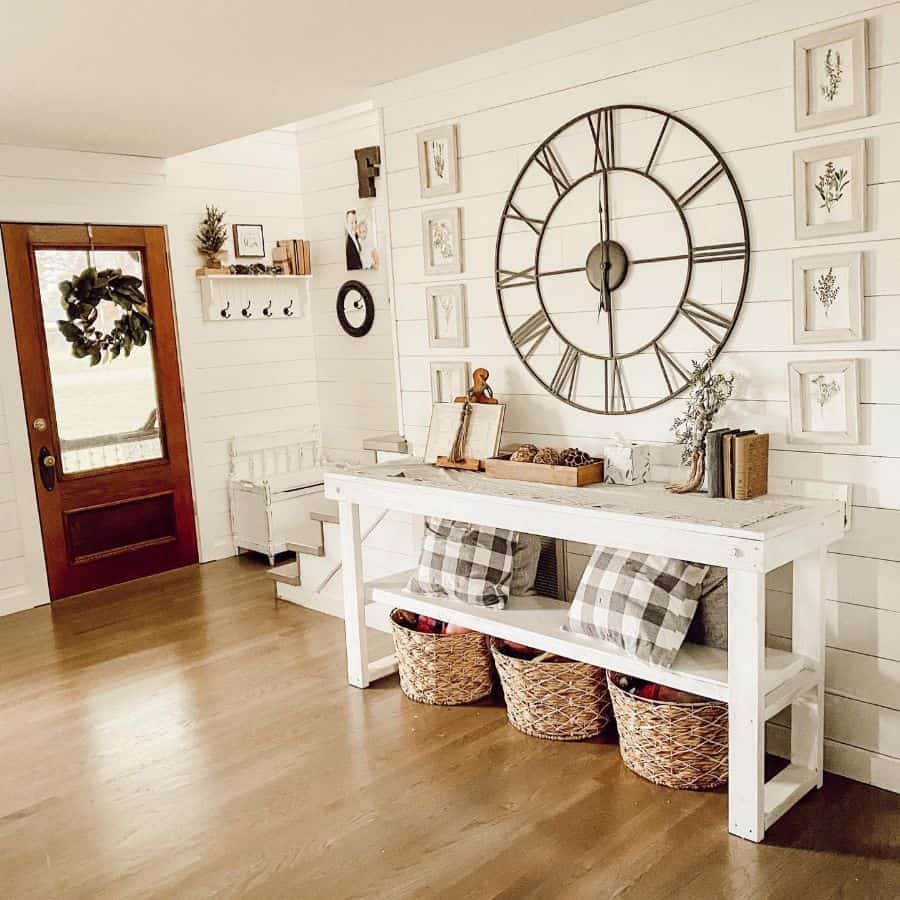 Entryway-modern-farmhouse-decor-francisfixerupper