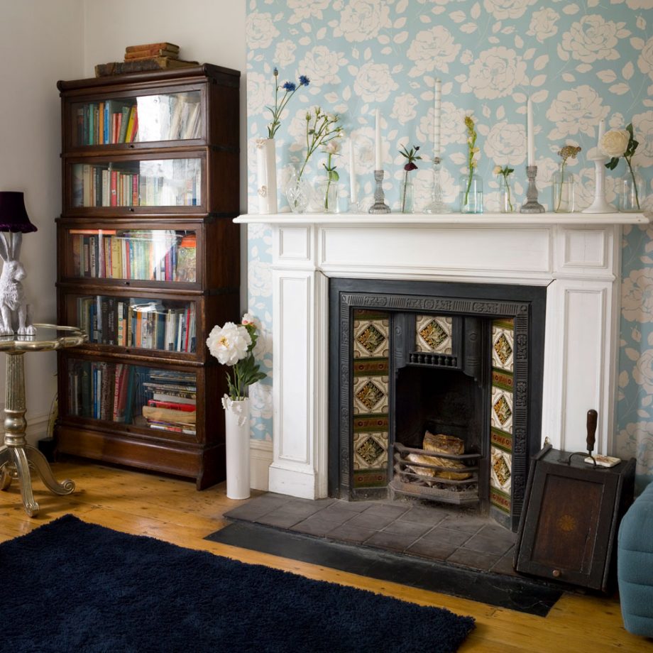 Floral-living-room-wallpaper-ideas-920x920-2
