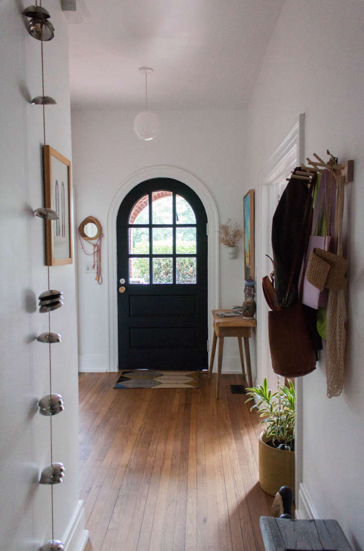 Gabi-hutchison-augusta-georgia-bungalow-entryway-733x1109-2