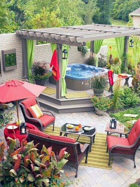 Luxury-hot-tub-deck