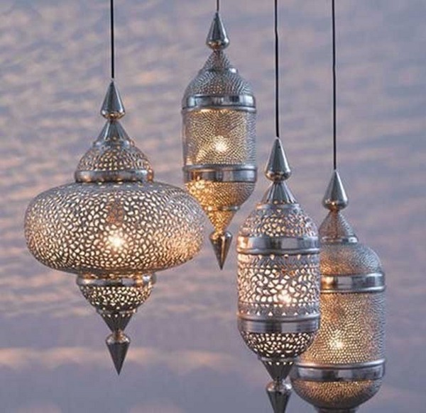 Metal-lanterns-moroccan-decor-ideas-garden-decoration-garden-lanterns