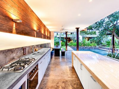 Outdoor-kitchen