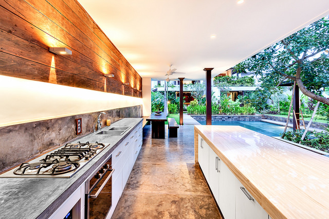 Outdoor-kitchen