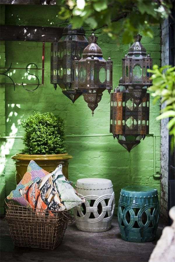 Small-backyard-dewcoration-moroccan-lanterns-exotic-ambience