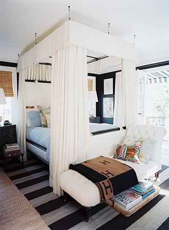 Suspended-contemporary-canopy-bed