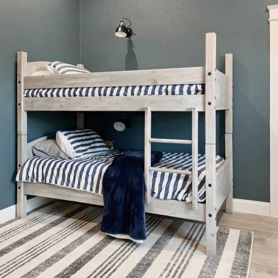 Teen-bedroom-bunk-bed-ideas-humble_chair