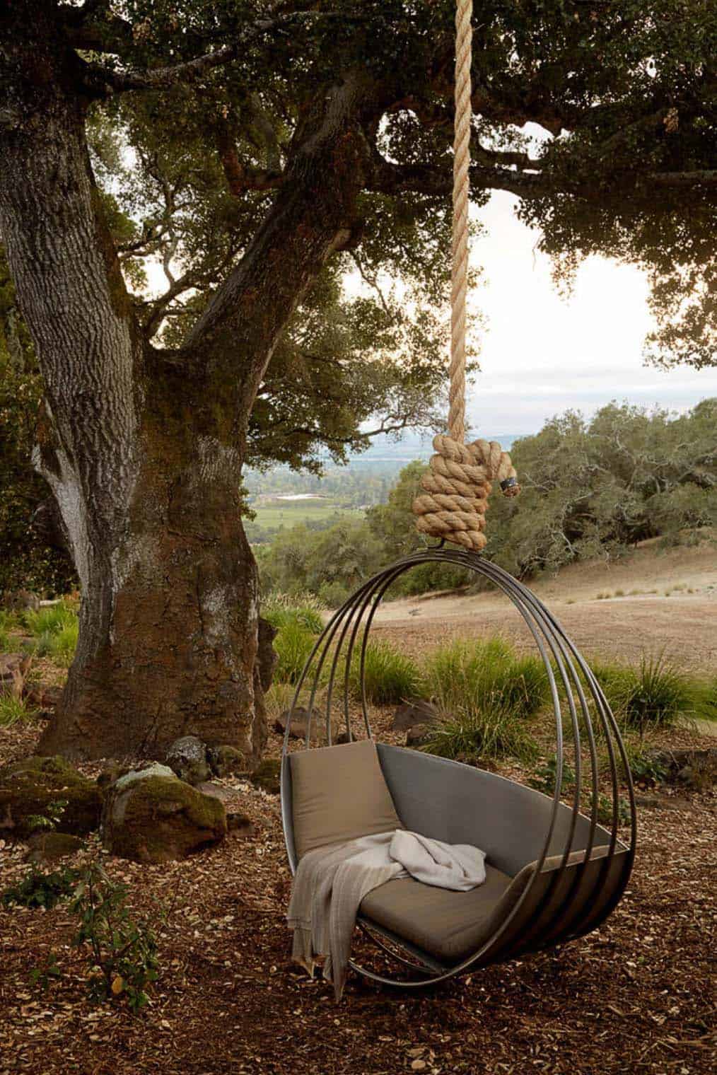 1-fabulous-outdoor-swing-beds-01-1-kindesign