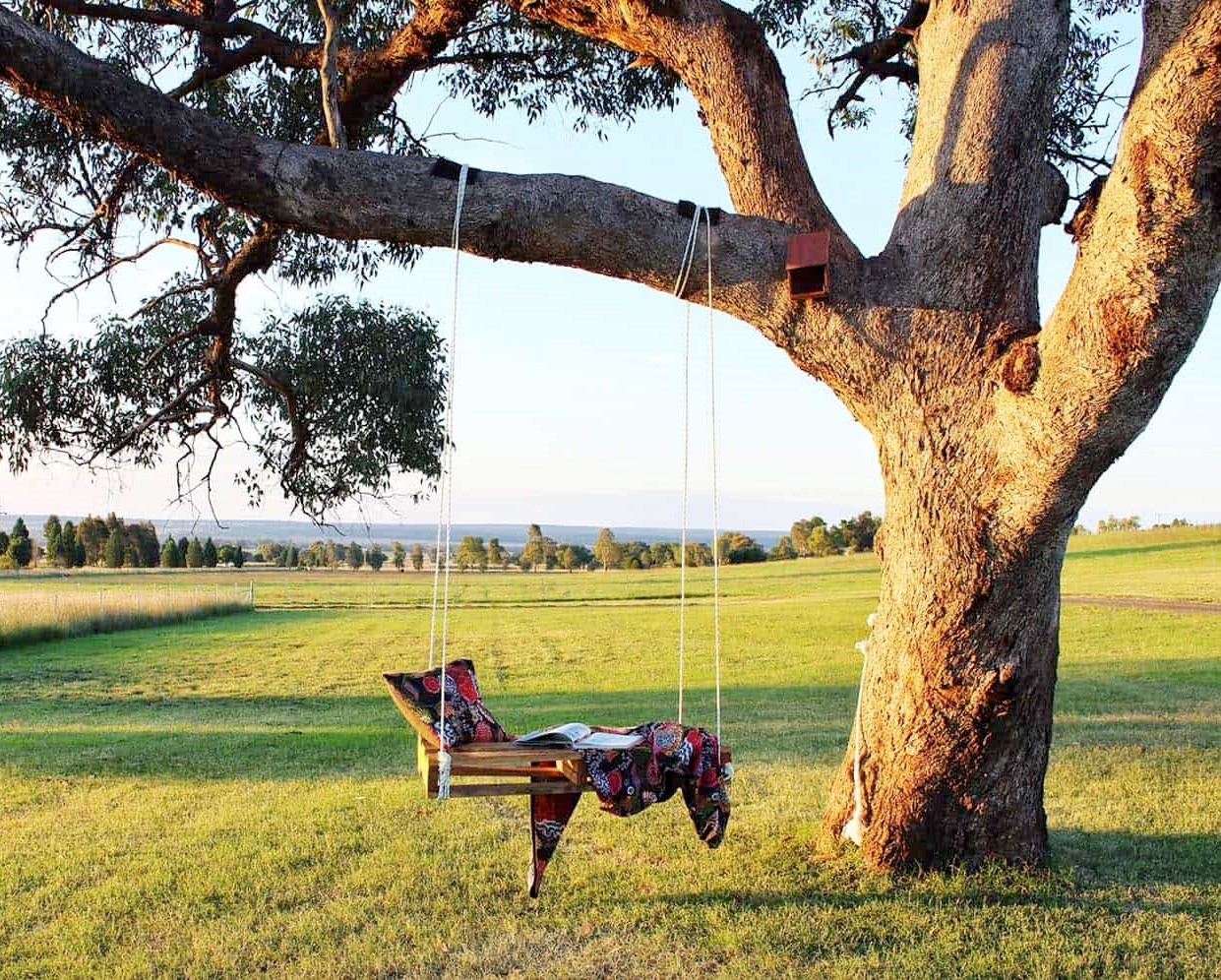 1-fabulous-outdoor-swing-beds-19-1-kindesign
