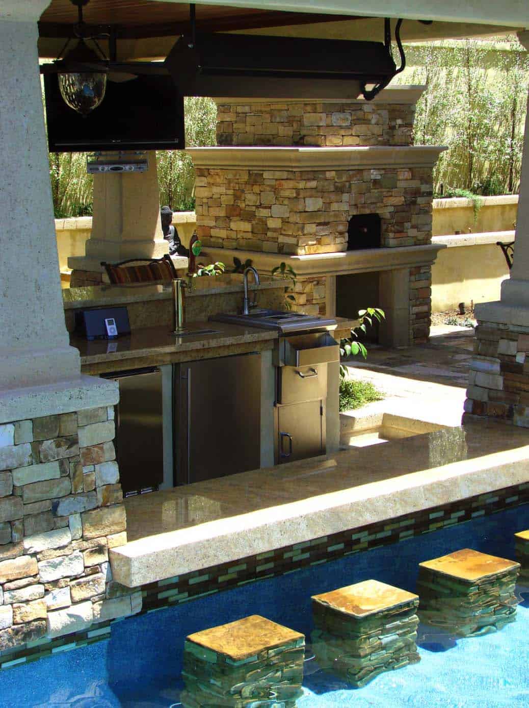 1-swim-up-pool-bar-ideas-01-1-kindesign