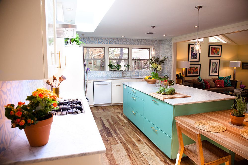 2-smart-island-brings-color-to-this-eclectic-kitchen