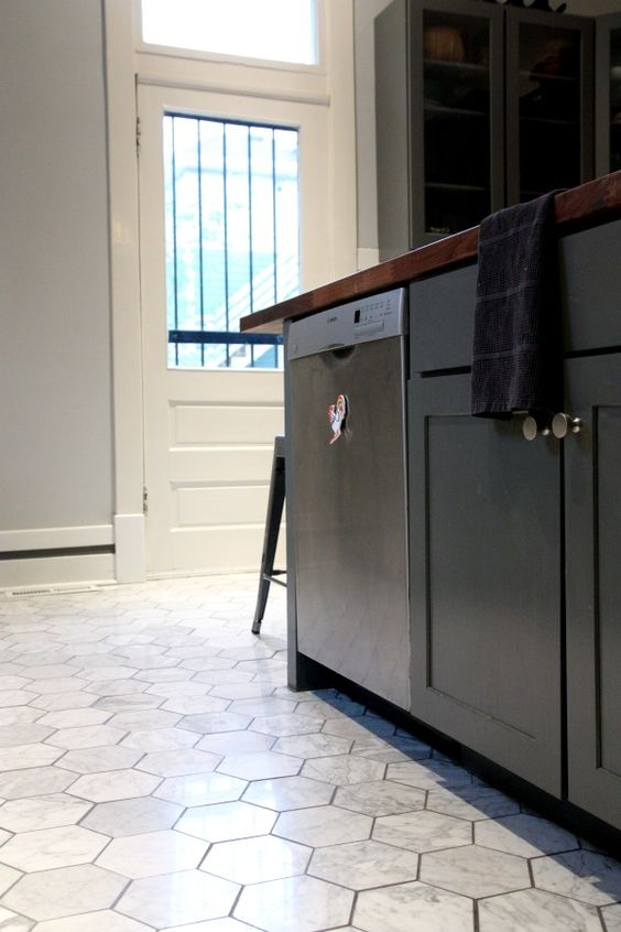 3-32-marble-hex-tile-floors-make-black-cabinets-stand-out