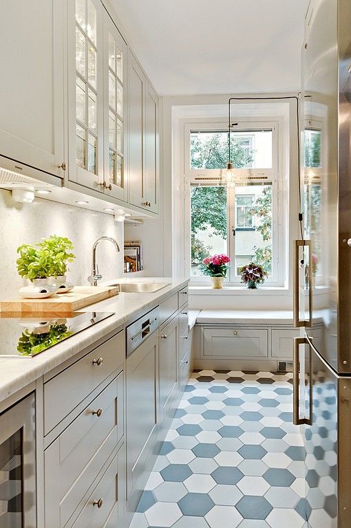 3-34-mosaic-tiles-on-the-floor-make-a-statement