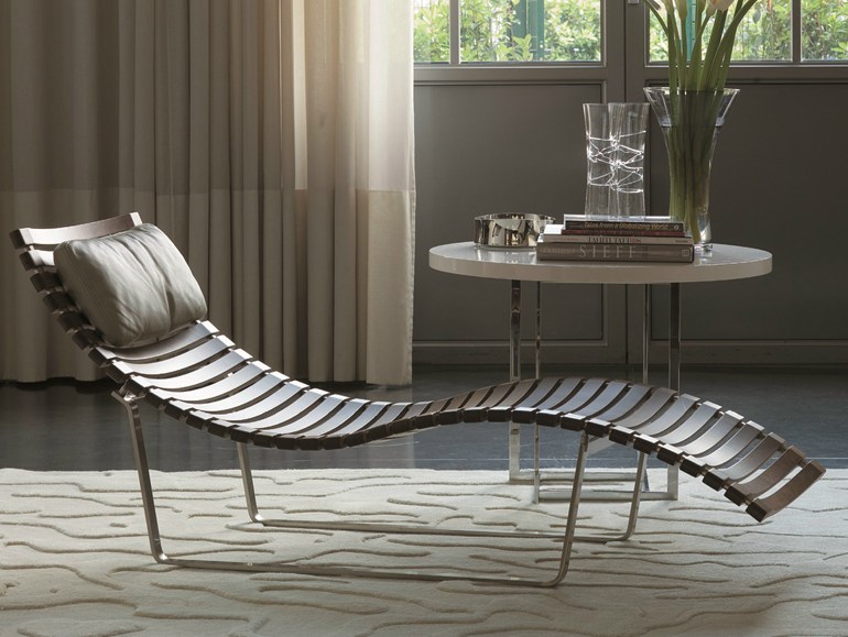3-logos-walnut-lounge-chair