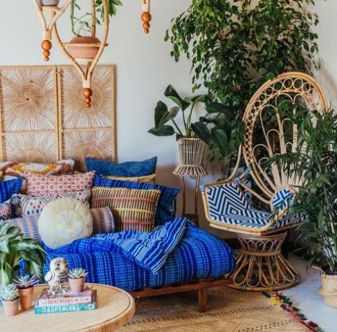 4-11-a-peacock-chair-styled-with-a-flat-printed-cushion-in-blue-adds-a-bright-touch-to-the-space-and-matches-the-bedding