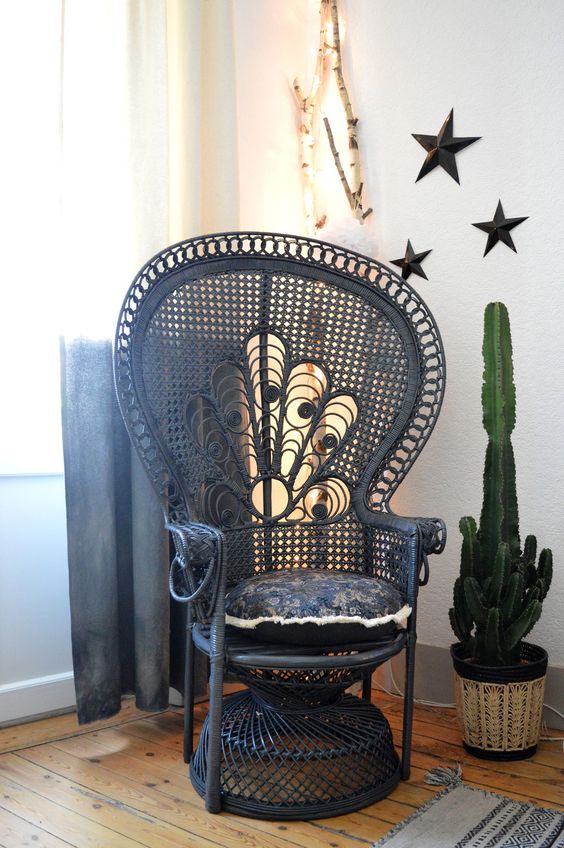 5-24-dark-painted-peacock-chairs-look-very-unusual-as-they-are-traditionally-neutral-here-a-navy-peacock-chair-for-a-moody-feel