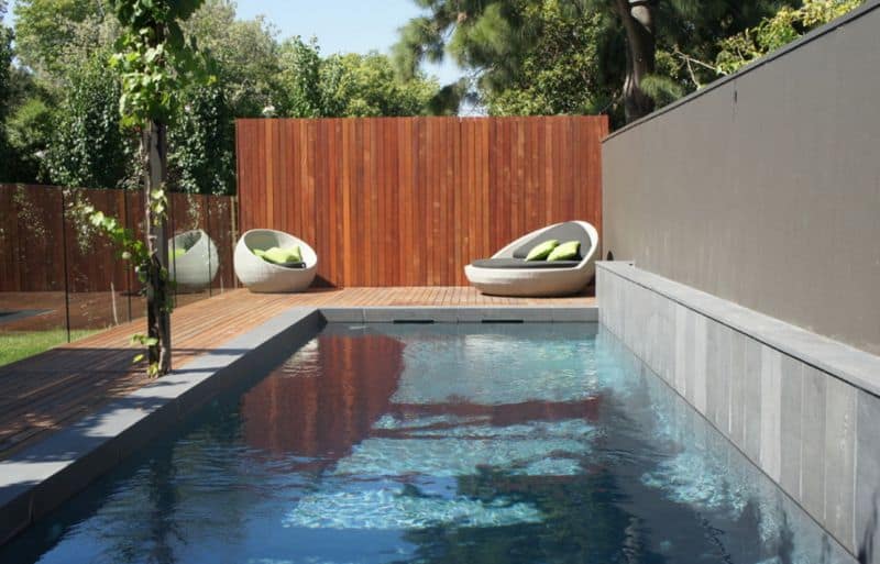 Bold-pillows-for-lounge-chairs