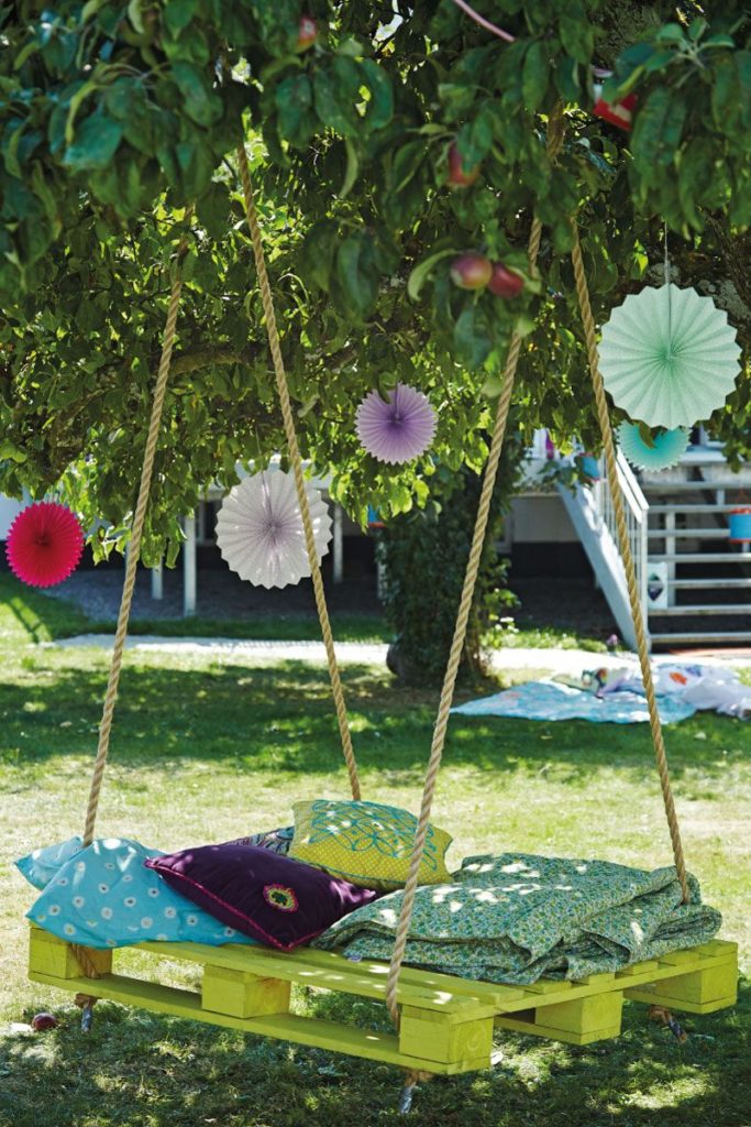 Epic-pallet-swing-ideas-enjoying-the-outdoors-freely-1