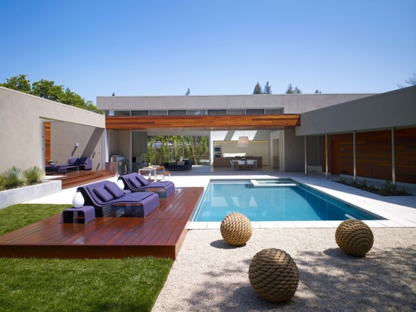 Farmhouse-pool-lounge-idea