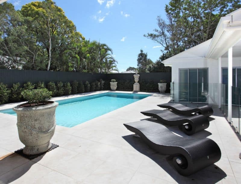 Modern-black-lounge-chairs