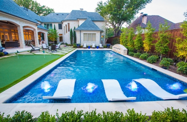 Shallow-pool-lounge-idea