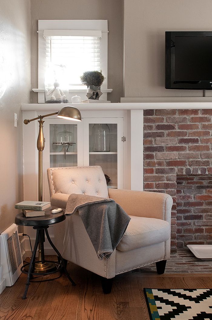 Sleek-floor-lamp-saves-up-on-square-footage