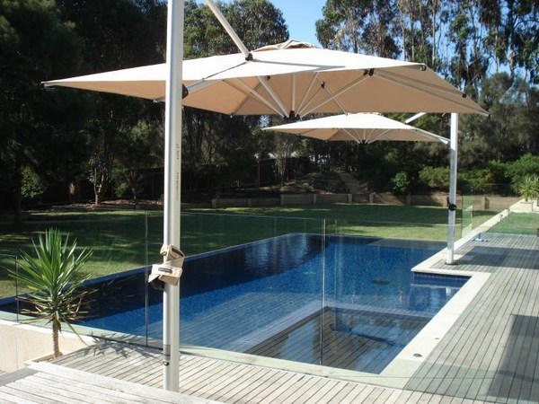 Square-umbrellas-swimming-pool-sun-protection-ideas-patio-design
