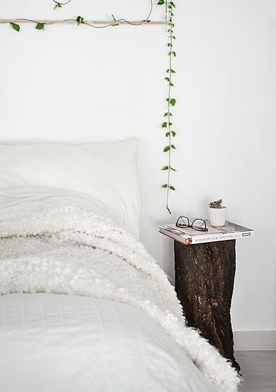 Tree-trunk-nightstand