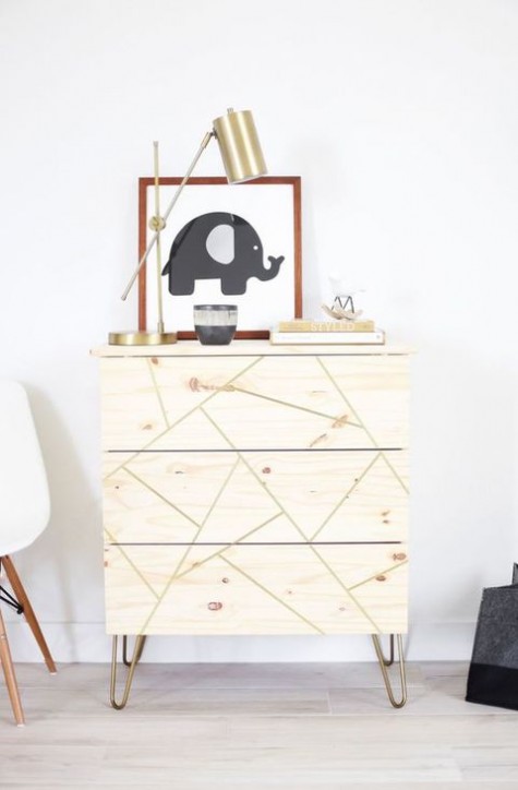 A-chic-tarva-hack-with-light-colored-stain-a-geometric-print-and-hairpin-legs-for-a-contemporary-space