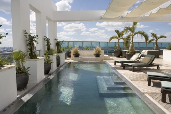 Modern-patio-outdoor-swimming-pool-pergola-sun-protection-ideas