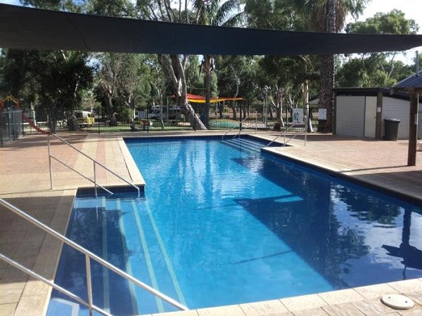 Outdoor-swimming-pool-sun-shade-ideas-patio-awnings-ideas