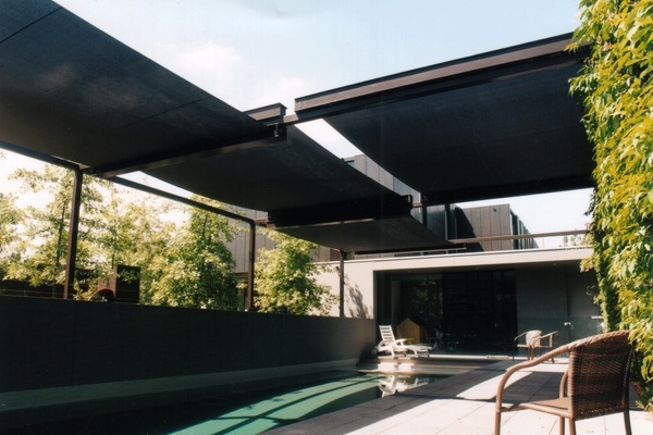 Retractable-canopy-ideas-pool-shade-outdoor-swimming-pool-design-ideas