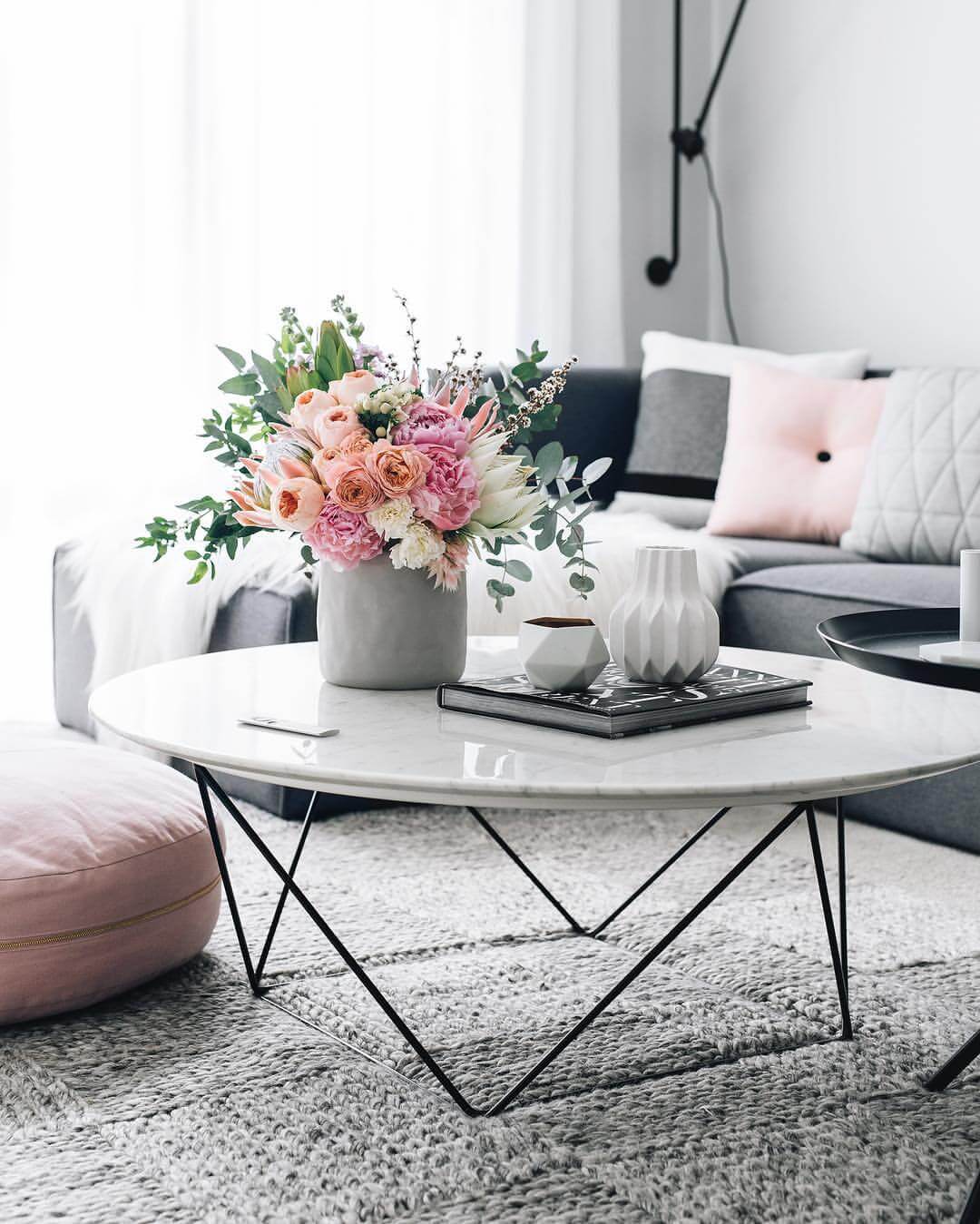 01-coffee-table-decorating-ideas-homebnc