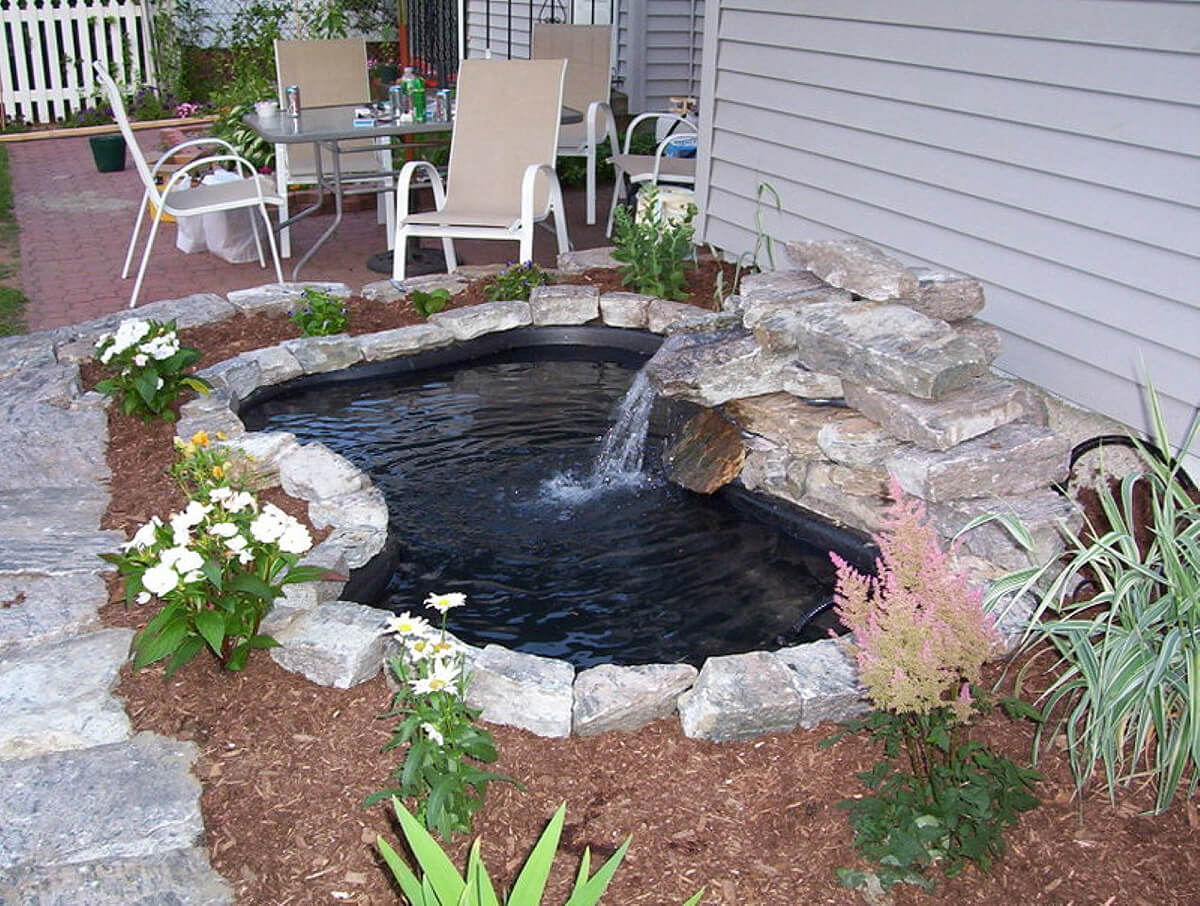 01-diy-backyard-pond-ideas-homebnc