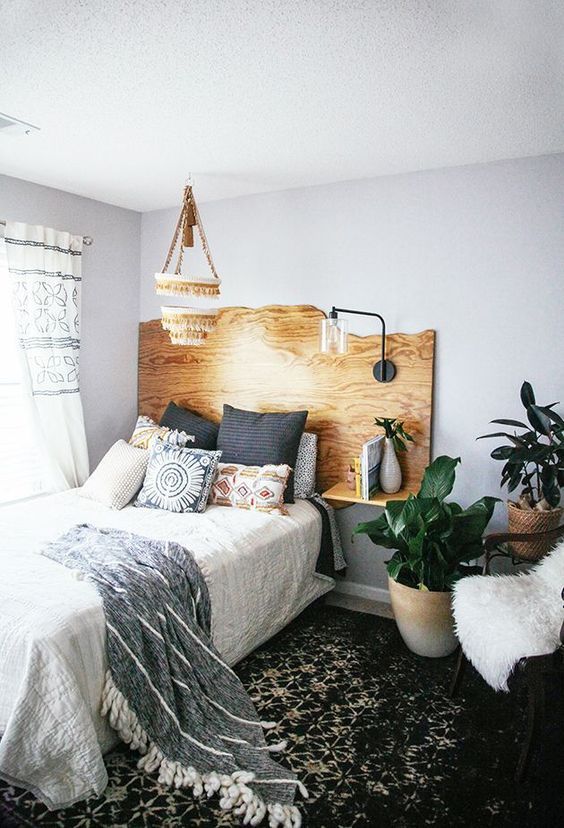06-a-live-edge-headboard-with-floating-nightstands-and-a-single-lamp-attached-is-a-cool-idea-with-a-boho-feel