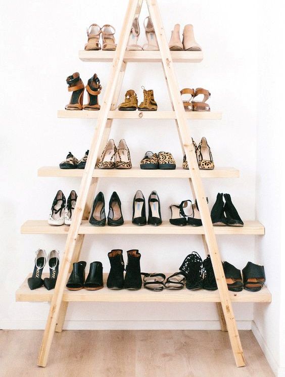 07-wooden-ladder-shoe-display