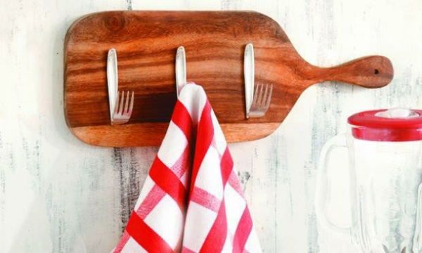1-recycling-ideas-wooden-cutting-board-forks-hooks