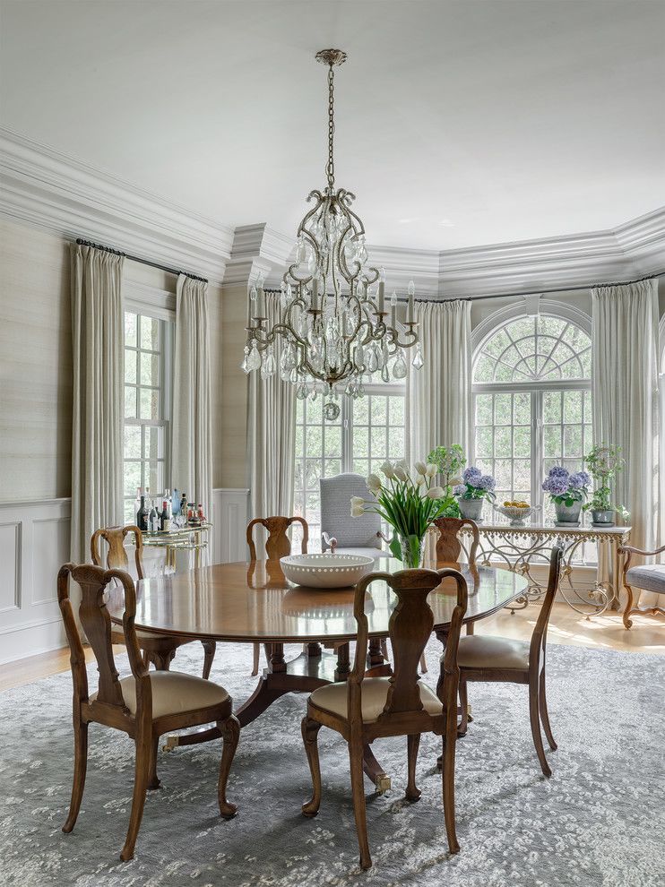 20-fantastic-traditional-dining-room-interiors-that-sparkle-with-elegance-11