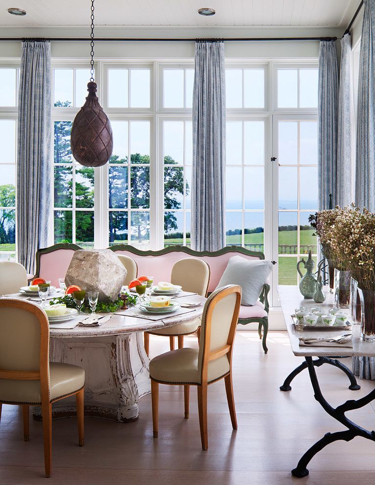 20-fantastic-traditional-dining-room-interiors-that-sparkle-with-elegance-12