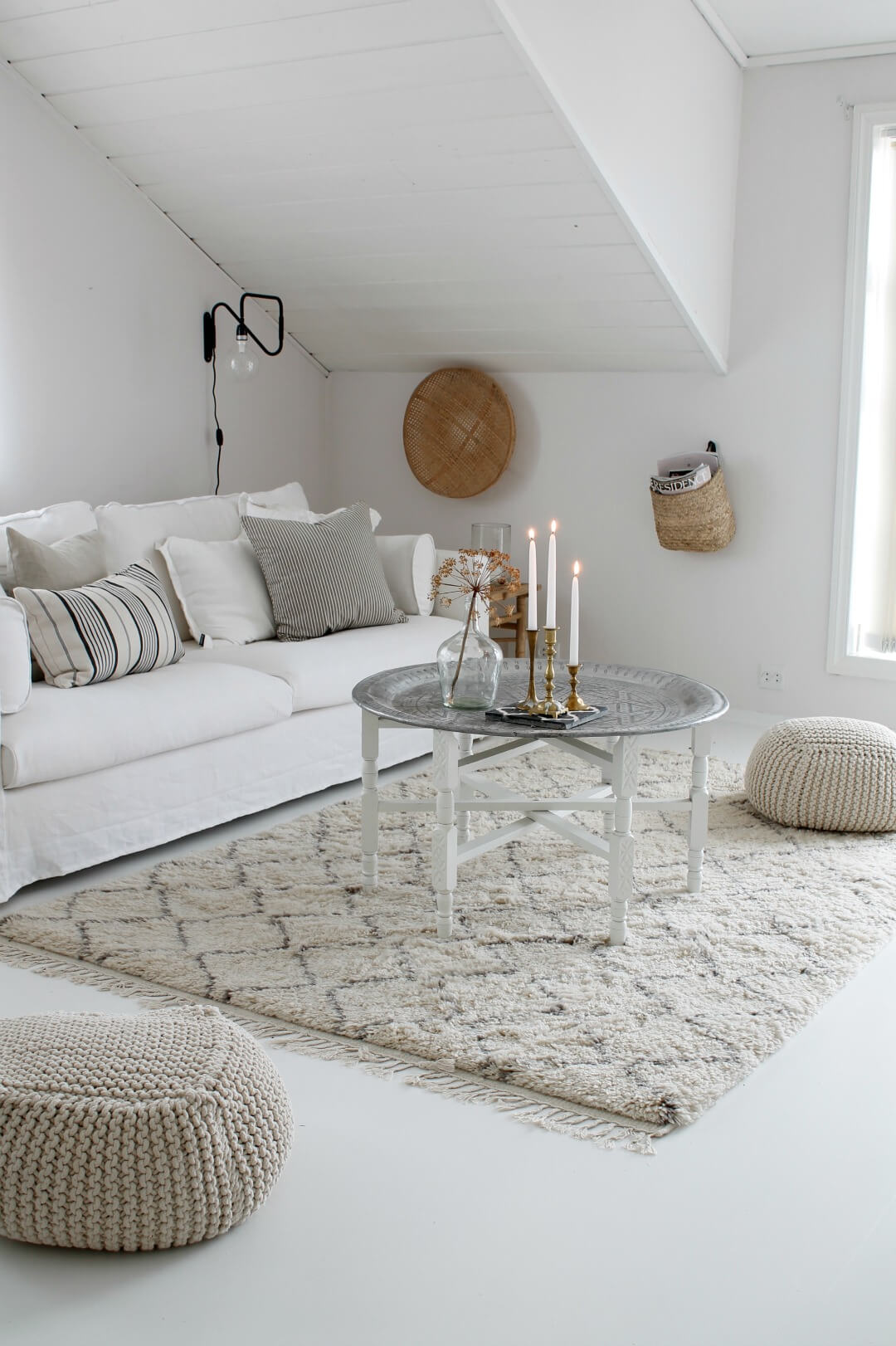 28-small-living-room-decor-design-ideas-homebnc