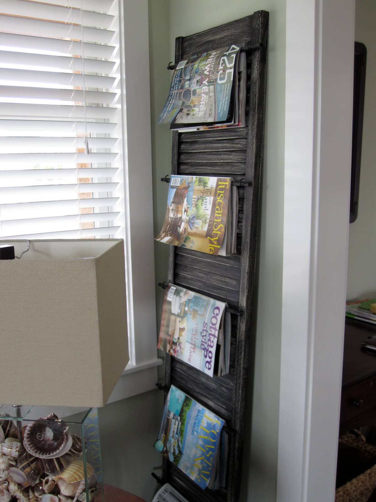 30-old-shutter-decoration-ideas-homebnc